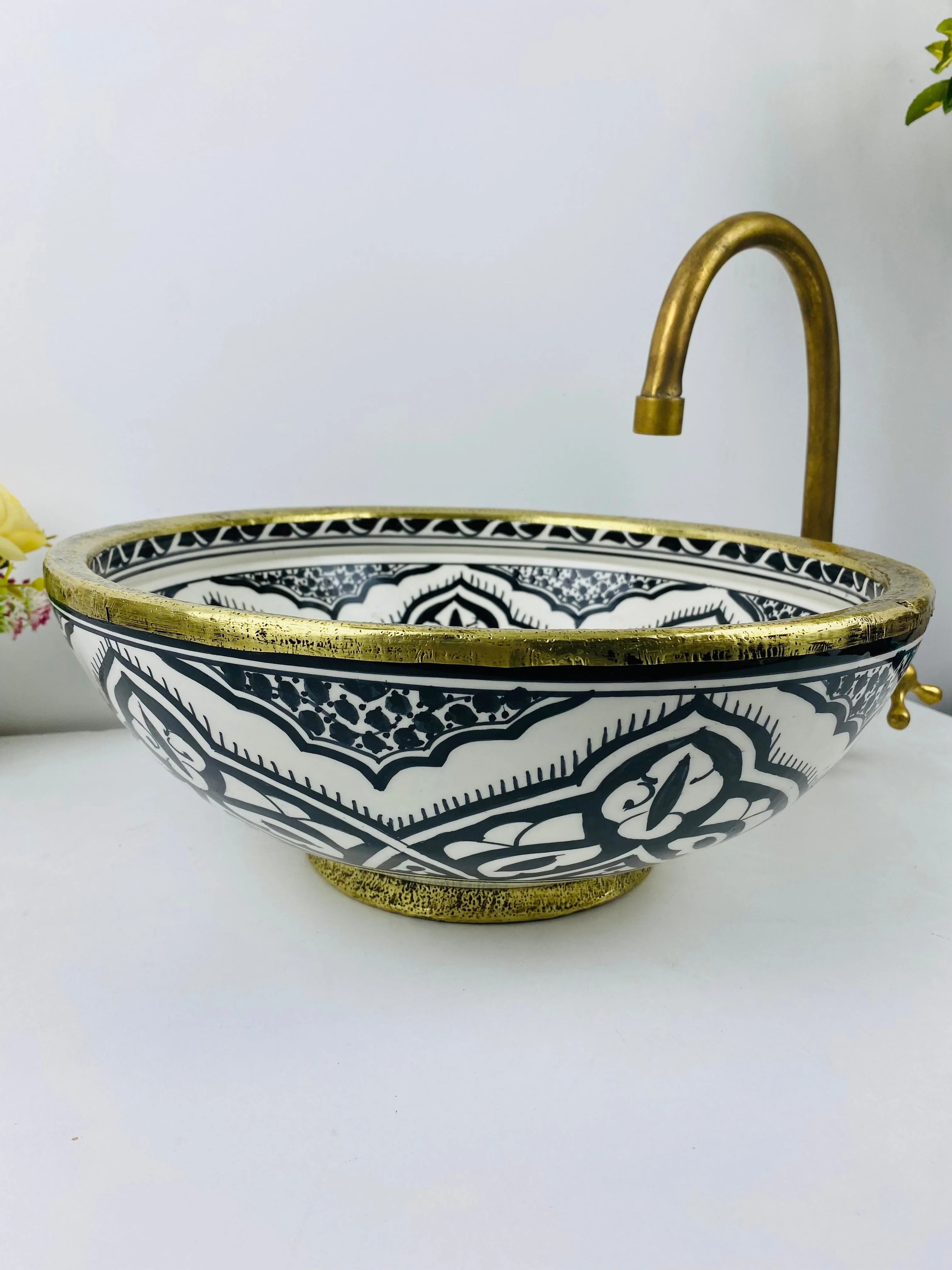 Black bathroom basin - Brass brushed Rimmed sink  - Basin with Mid-Century Modern flair batheroom - london  Farmhouse Basin - Image 4