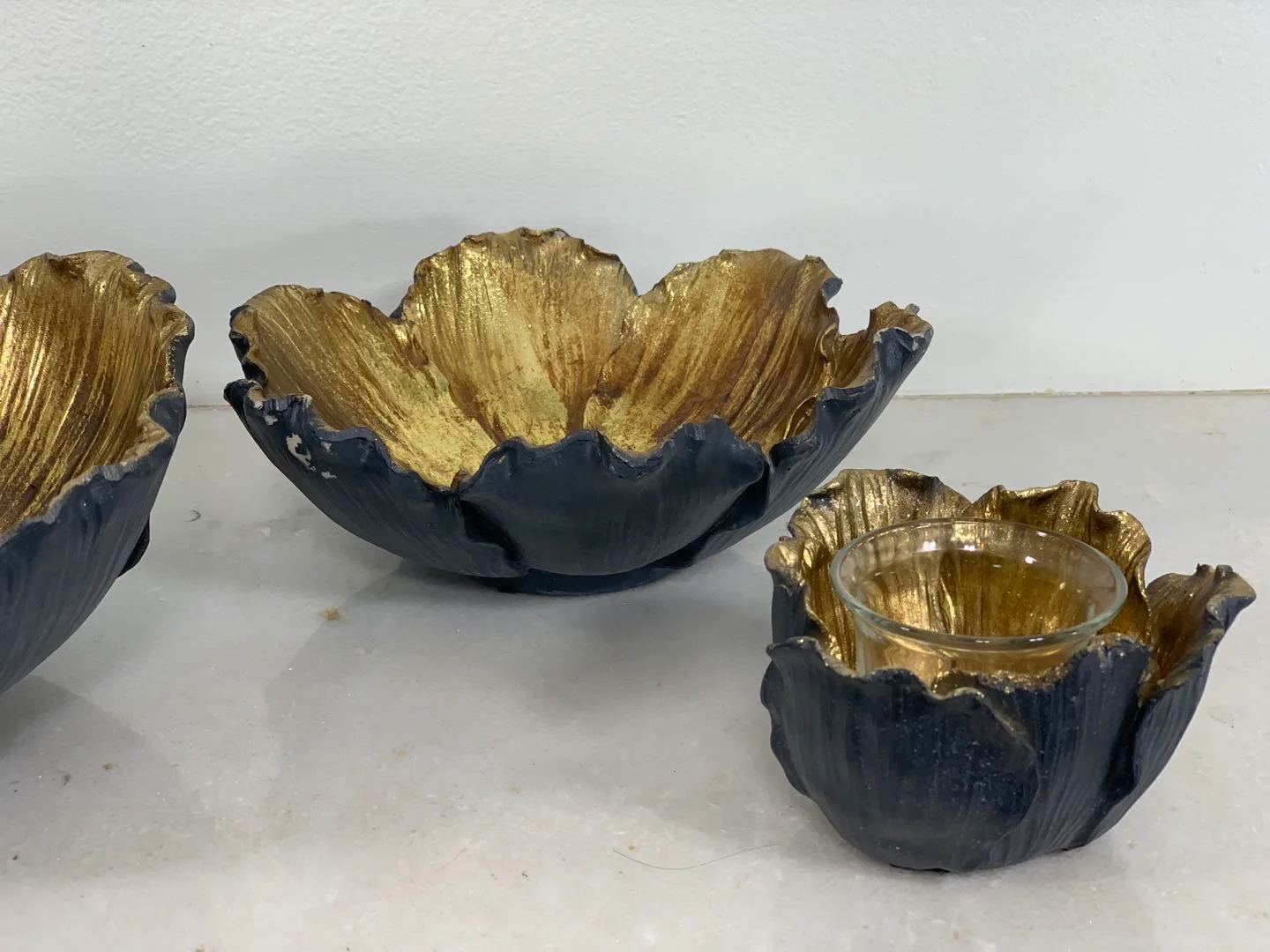 Flower Shaped Set Bowls Black & Gold with Candle Holder - Image 7