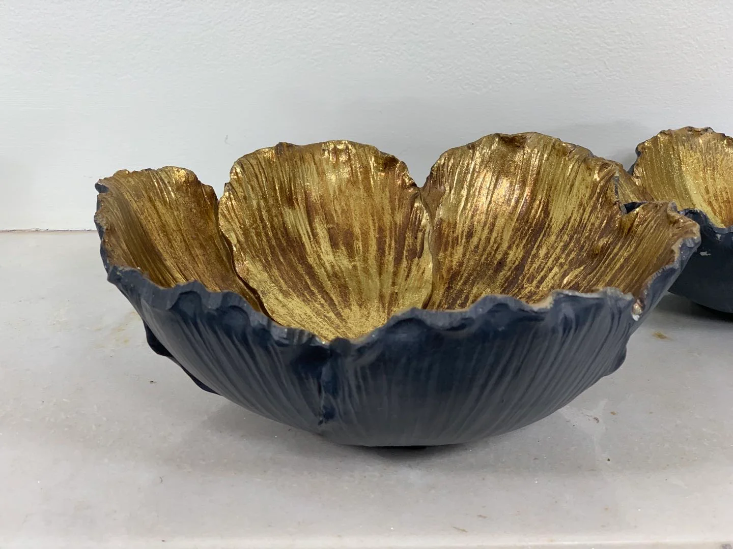 Flower Shaped Set Bowls Black & Gold with Candle Holder - Image 8