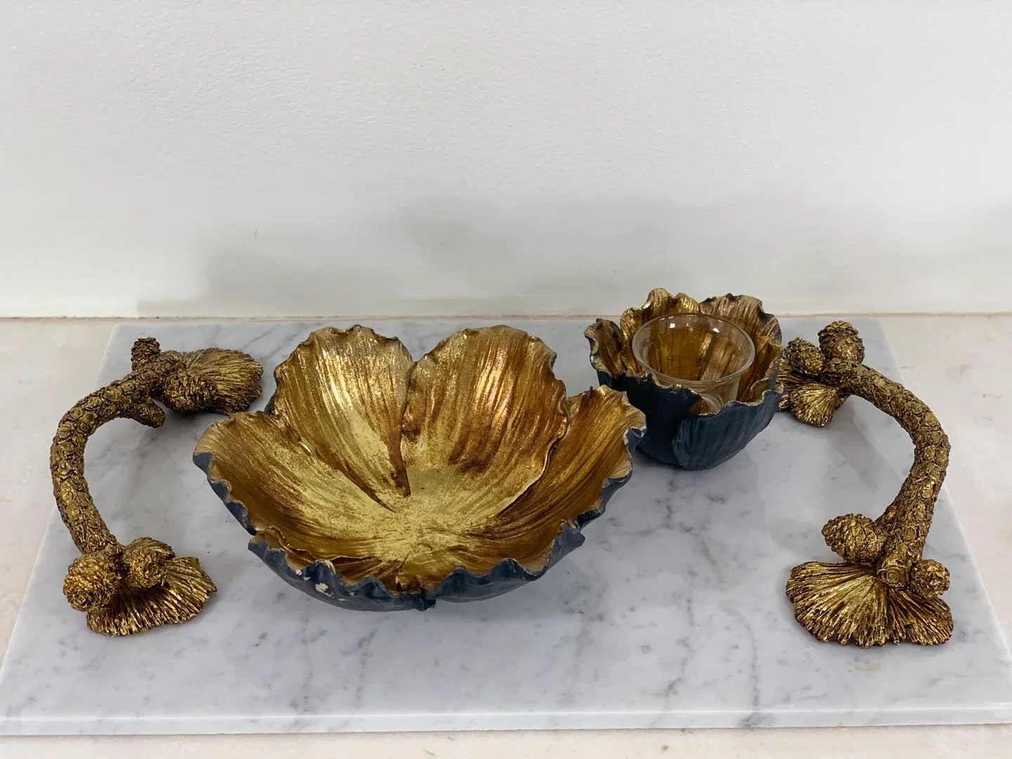 Flower Shaped Set Bowls Black & Gold with Candle Holder - Image 9