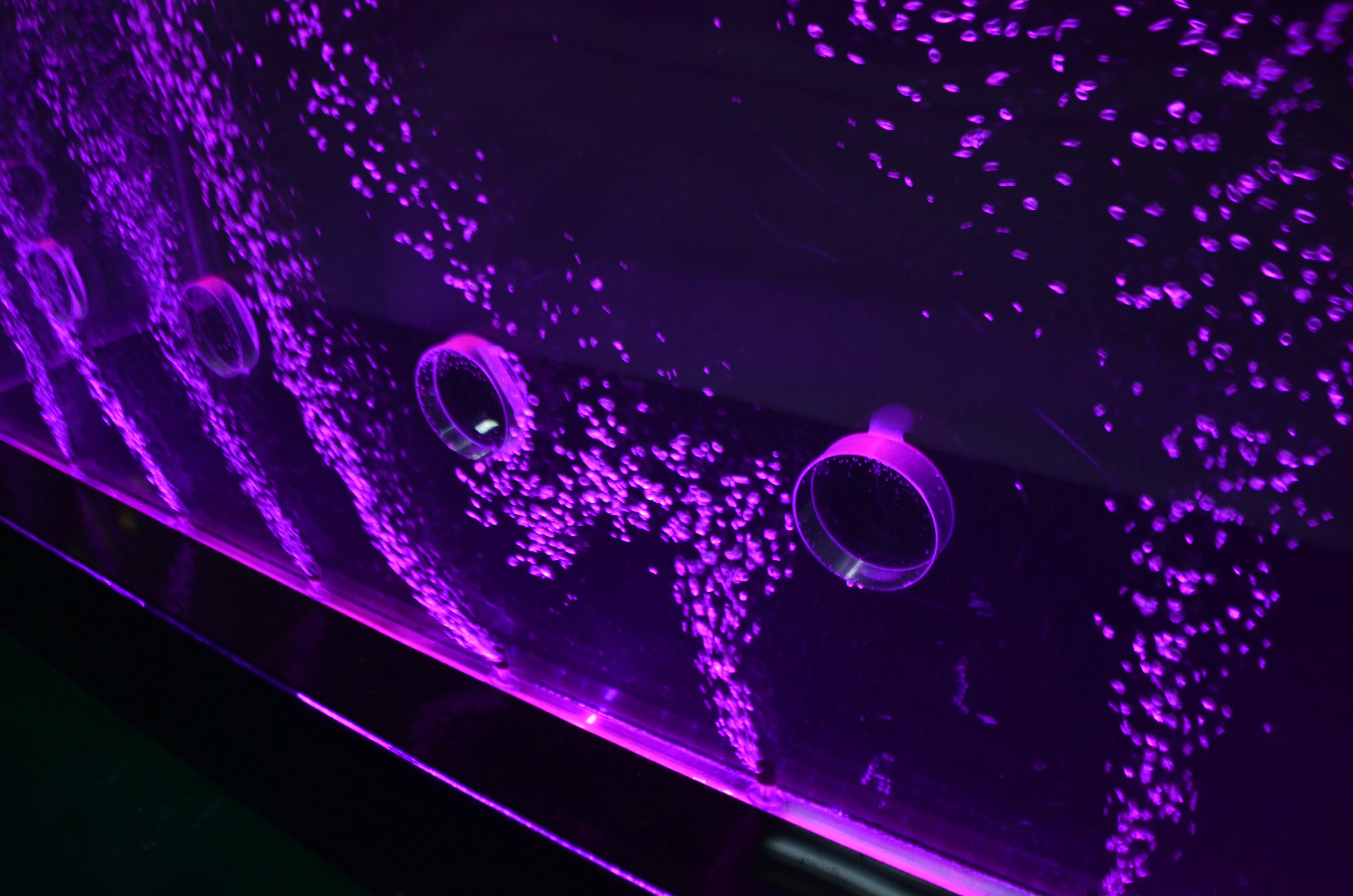 Manhattan Bar Bench Water Feature - Image 6