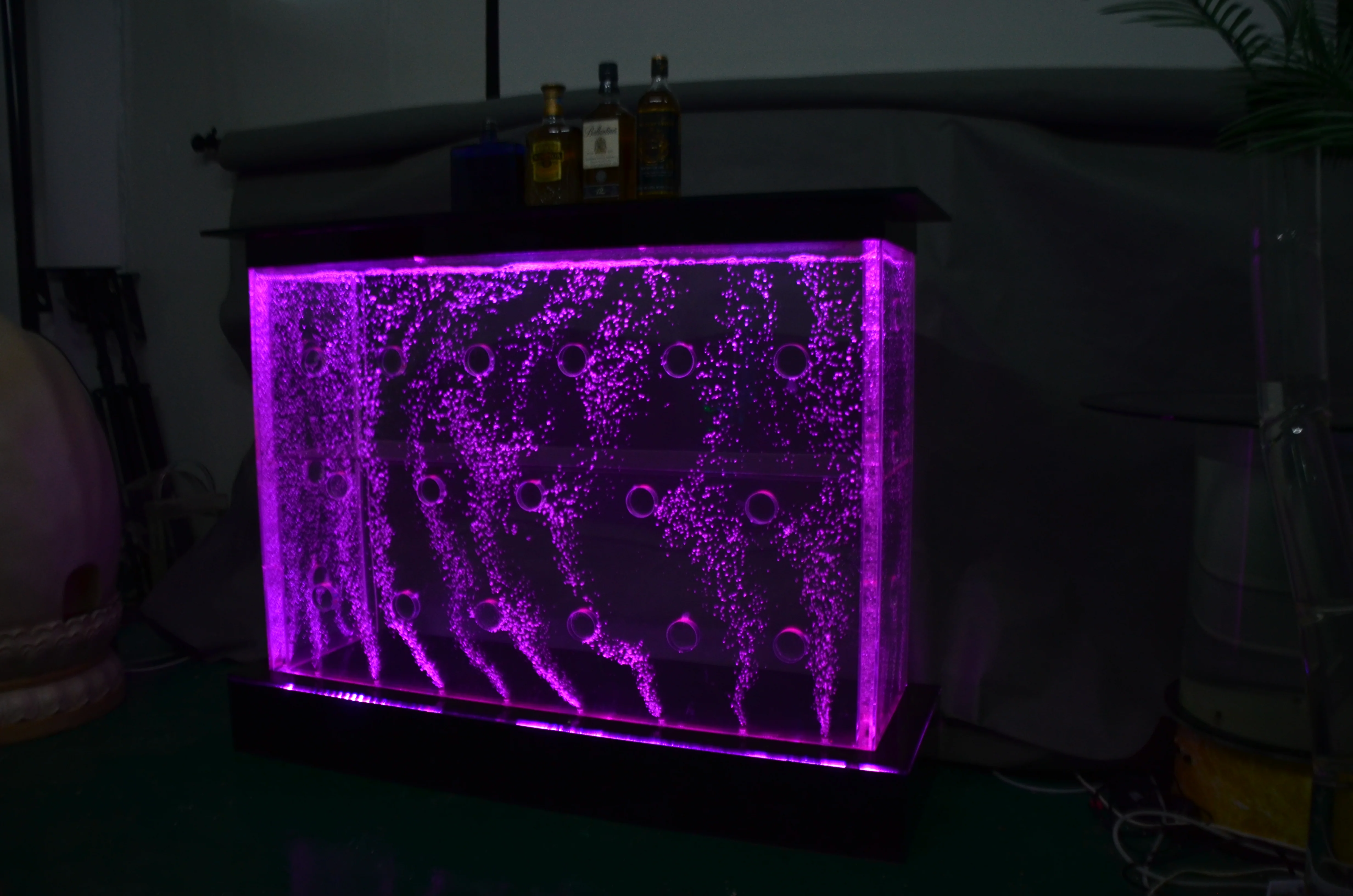 New York Bar Bench Water Feature - Image 3