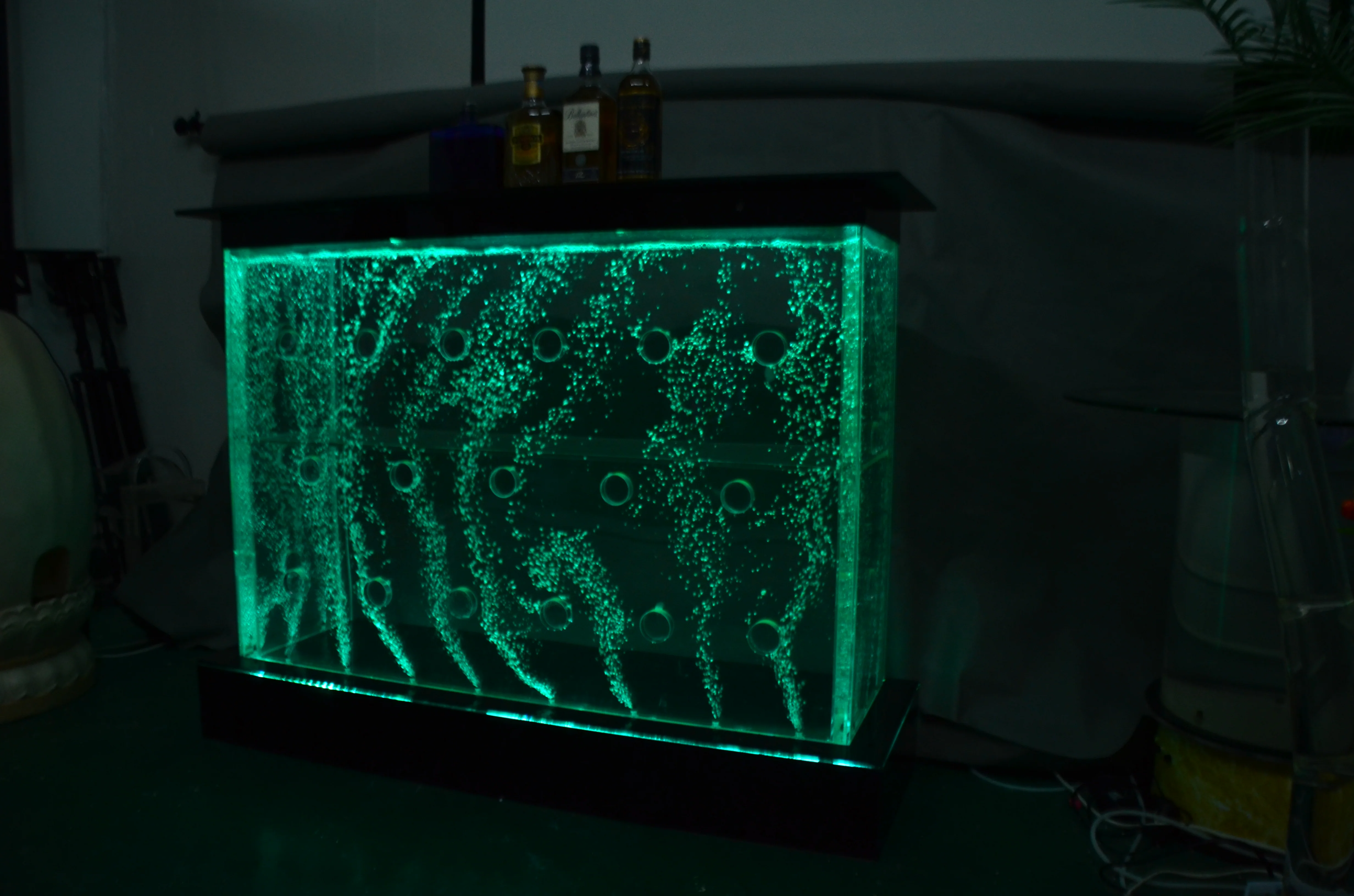 New York Bar Bench Water Feature - Image 4