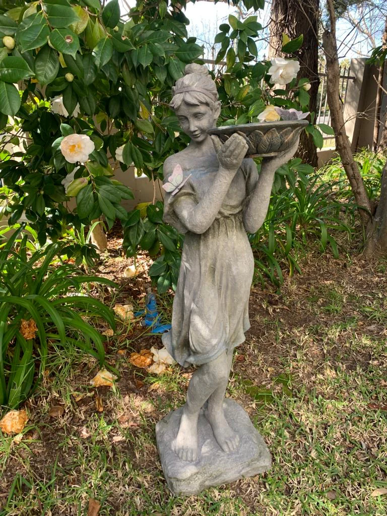 Princesa Stunning Princess Bird Feeder - Image 17