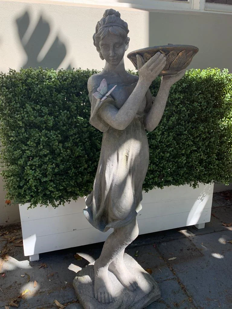 Princesa Stunning Princess Bird Feeder - Image 3